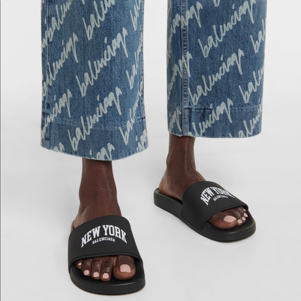 NWT BALENCIAGA Cities New York rubber slides